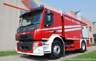 Livraison réussie aux Pompiers Volontaires de Mede (Italie) d'un véhicule anti-incendie modèle BAI VSAC 7600 S.