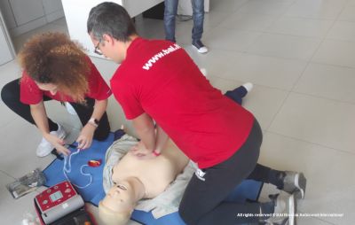 BAI promuove la catena della sopravvivenza: corso per operatori laici di rianimazione cardiopolmonare di base e defibrillazione precoce.