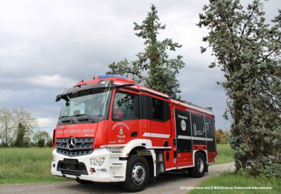 Livraison réussie aux Pompiers Volontaires de Arco (Italie) d'un véhicule anti-incendie modèle BAI VSAC 3300 S CAFS.